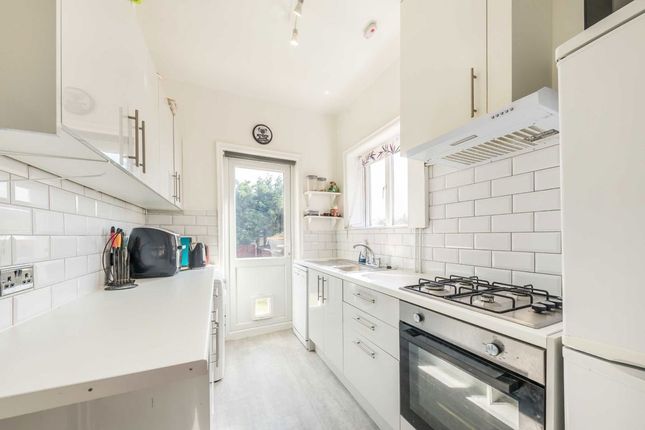 71, Forest Approach, Woodford Green photo 4