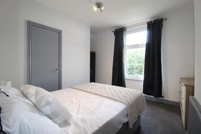 Room 2, 27, Woodlands Avenue, Stanningley Pudsey photo 2
