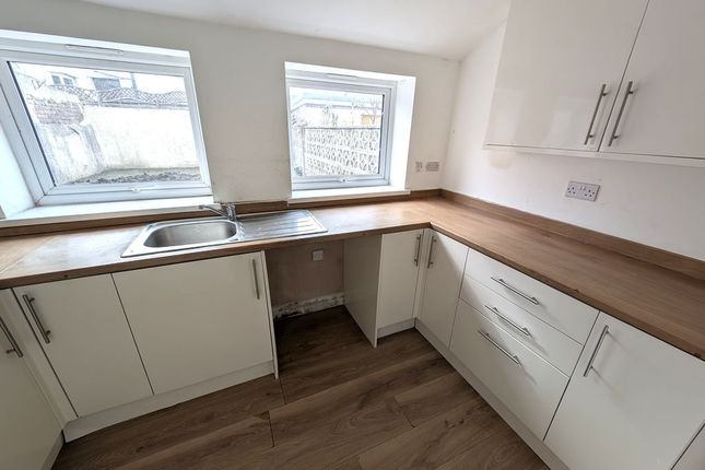 8, Bradford Street, Caerphilly photo 4