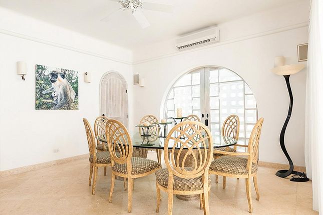 Villa for sale in Paynes Bay Beach, Barbados