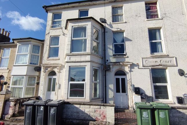 Thumbnail Flat to rent in Queens Road, Great Yarmouth