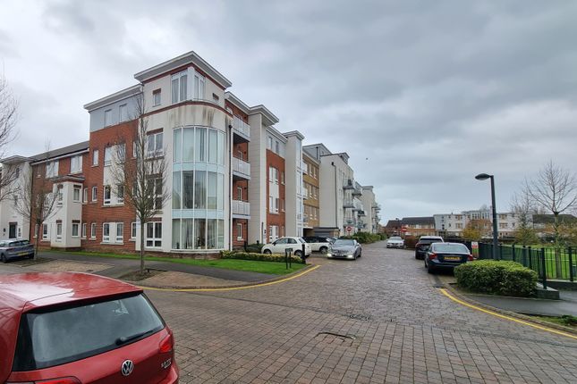2-bed flat on Willow Court, Grebe Way, Maidenhead, £335,000
