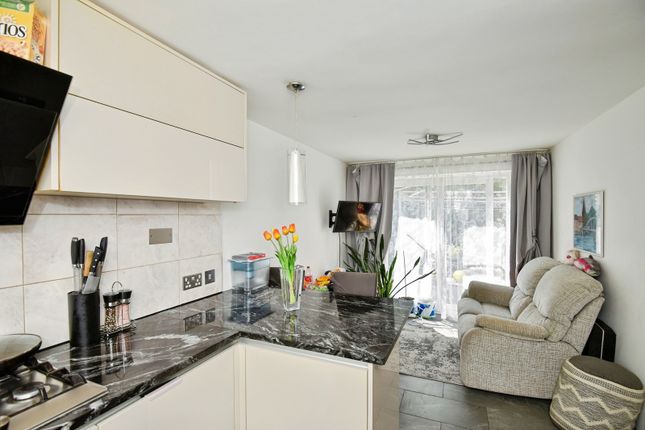 65, Phoenix Road, Kent photo 4