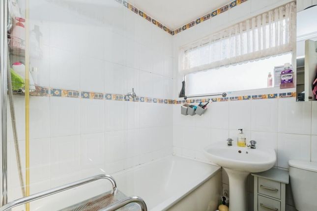 End terrace house for sale in Ormonde Avenue, Epsom