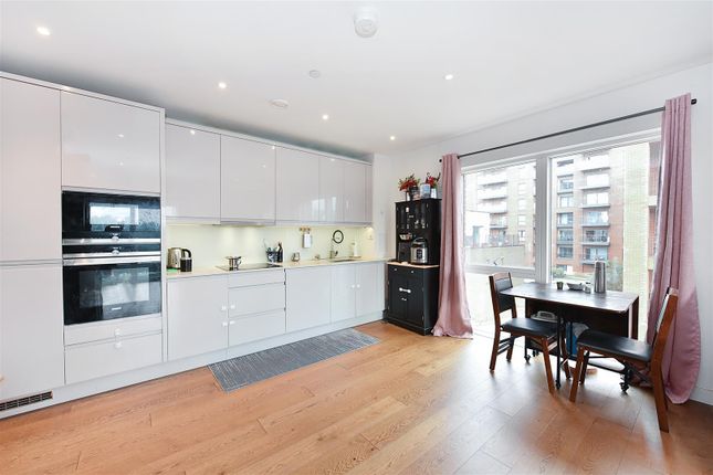 Flat 16, 39, Achill Close, London photo 2
