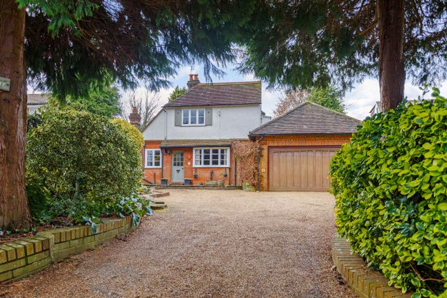 Thumbnail Detached house for sale in Kingswood Road, Tadworth