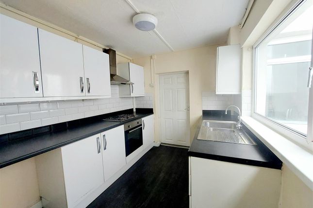 104 Victoria Road, Waunarlwydd photo 4