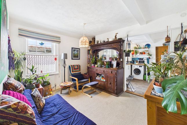Flat 2, 3, Burn View, Cornwall photo 2