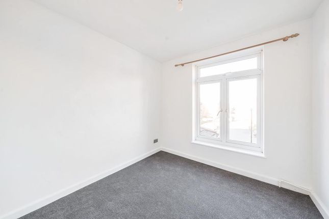 Flat for sale in Lion Court, Swynford Gardens