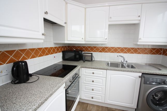 Flat 2, 4, Clifton Road, Exeter, Devon photo 3