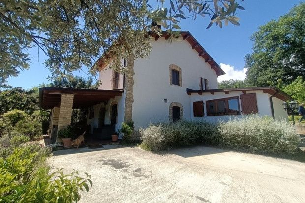Thumbnail Villa for sale in Chieti, Giuliano Teatino, Abruzzo, CH66010