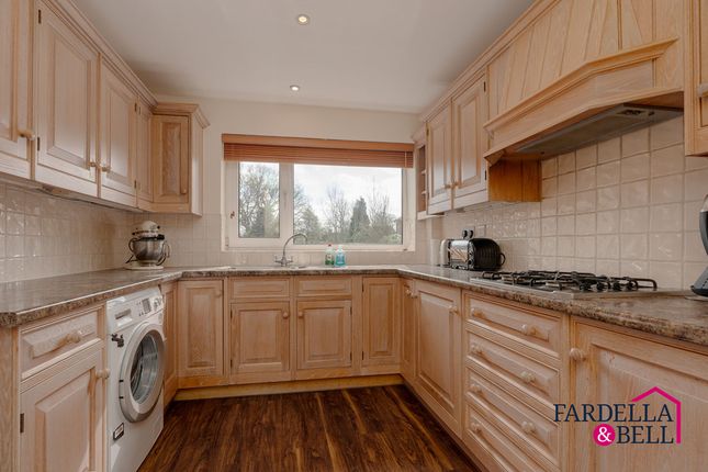 2 Woodlands Grove, Burnley photo 3