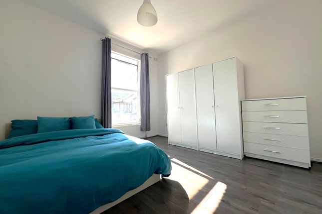 Flat 2, 82, Hermitage Road, Haringey photo 2