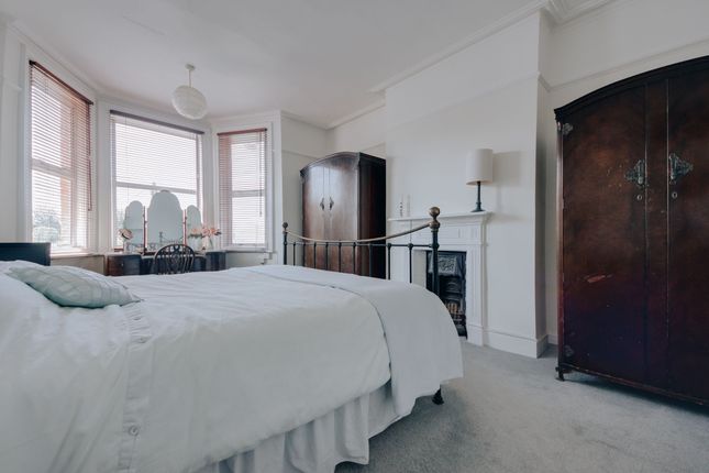 38 Highfield Road, Bushey photo 4