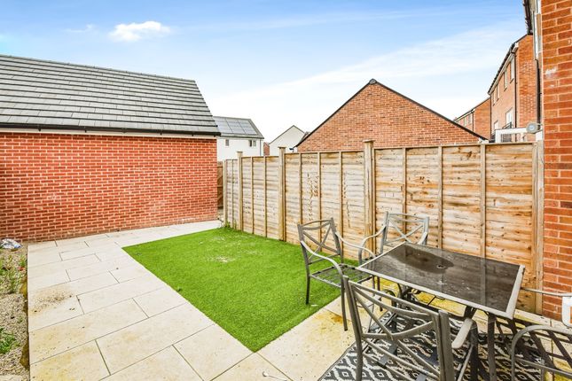 40, Amazon Way, Westbury photo 2