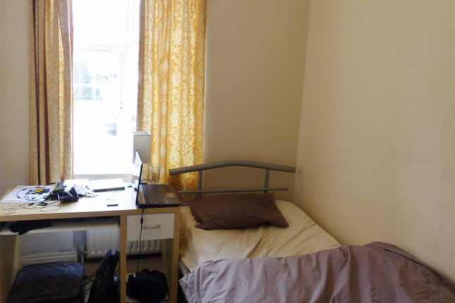 22 Quadrant Close, The Burroughs, Hendon photo 5