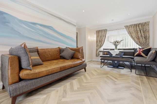 1 Moriston Court, Grangemouth photo 4