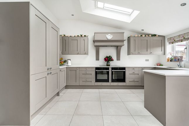 20, Hythe Field Avenue, Surrey photo 4