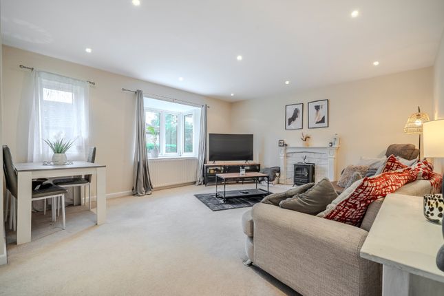 19, Millgarth Court, Collingham photo 2