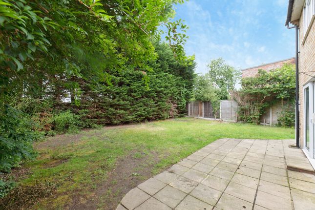 6, Wilton Place, Addlestone photo 4