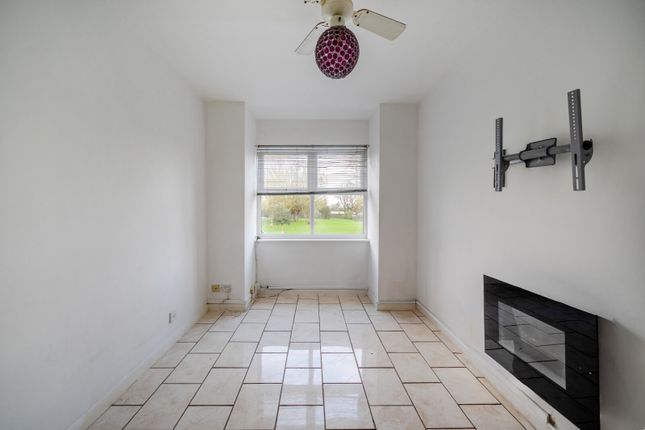 4, Park View, Shepperton photo 4