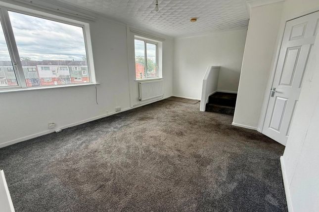 7b, Hawthorn Crescent, Skelmersdale photo 2
