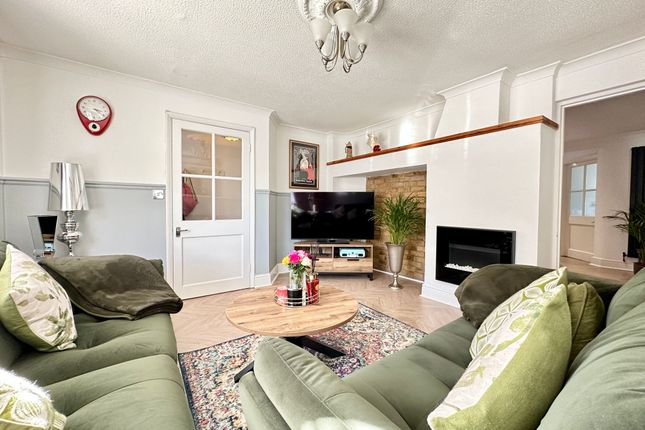 19 New Waverley Road, Basildon photo 4