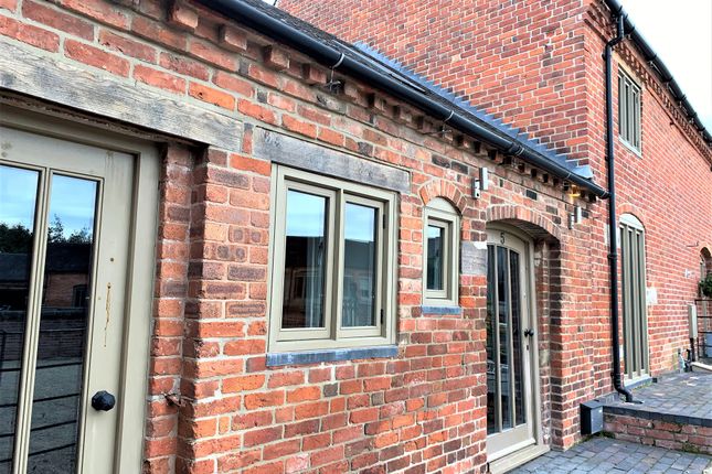 Barn conversion to rent in Old Hall Lane, Fradley, Lichfield