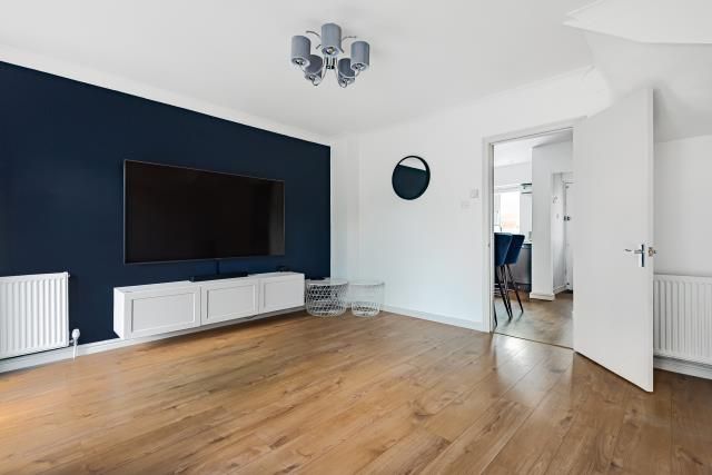 17, Lyon Oaks, Bracknell photo 3