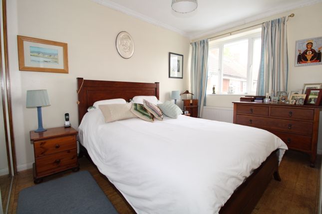 End terrace house for sale in Saville Crescent, Ashford