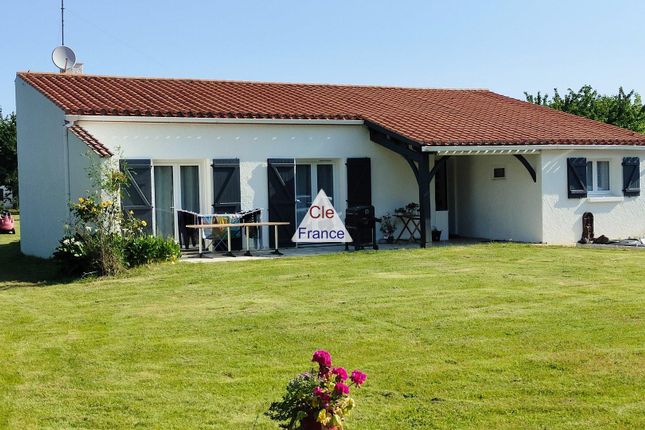Detached house for sale in Saint-Hilaire-La-Foret, Pays-De-La-Loire, 85440, France