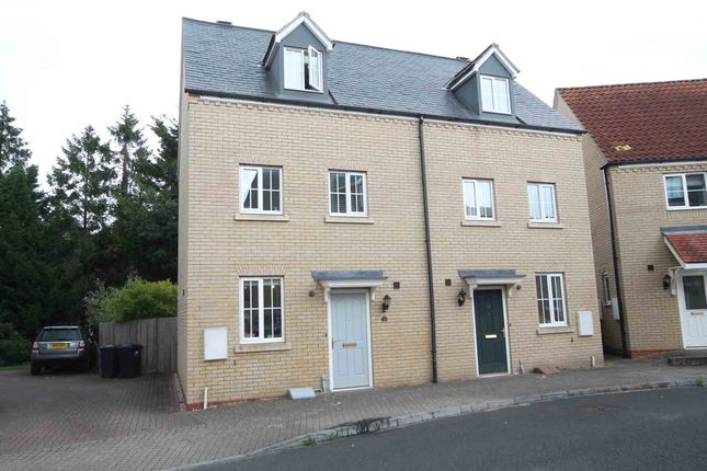 Town house to rent in Myrtle Drive, Burwell