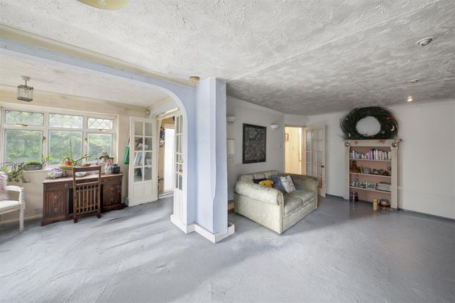 15, Gerrard Gardens, Pinner photo 3