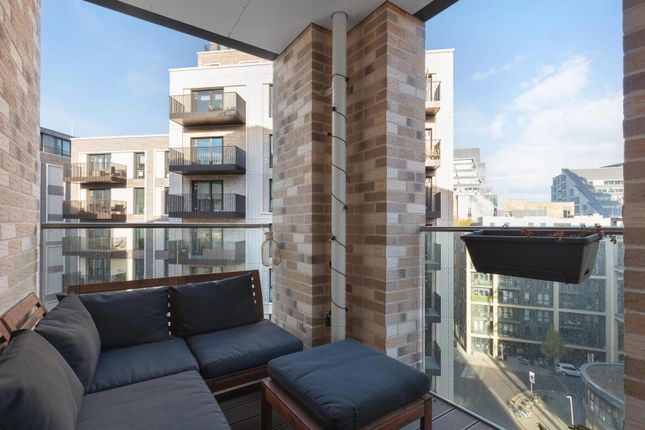 Flat for sale in Osiers Road, Wandsworth