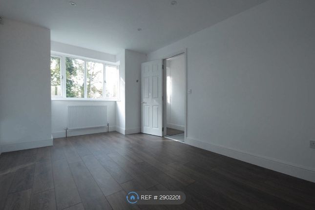 B Buckingham Road, Bletchley, Milton Keynes photo 3