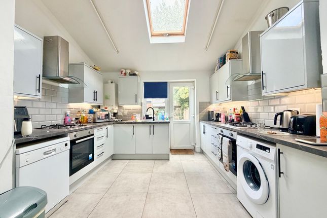 123 Harlaxton Drive, Nottingham photo 2
