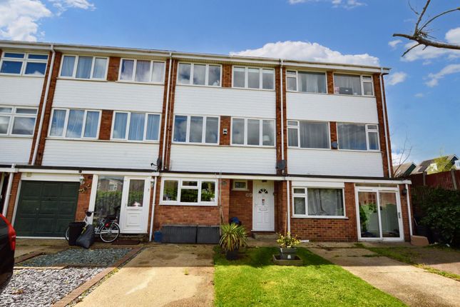 Thumbnail Town house for sale in Butterys, Southend-On-Sea