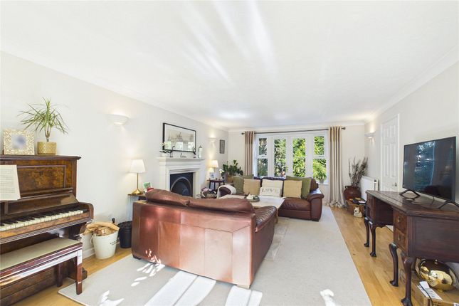 5, Sundew Close, Surrey photo 4