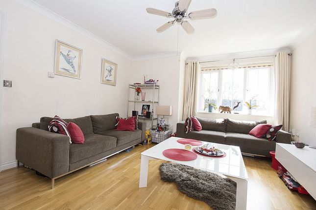 Flat to rent in Woburn Hill, Addlestone