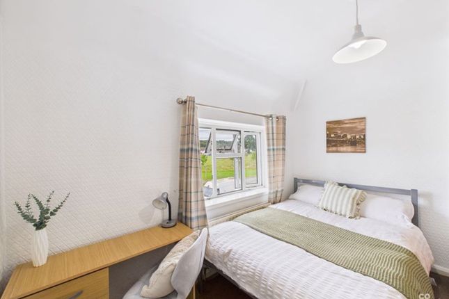 5-bed semi-detached on 116 The Avenue, Brighton, £2,914/mo