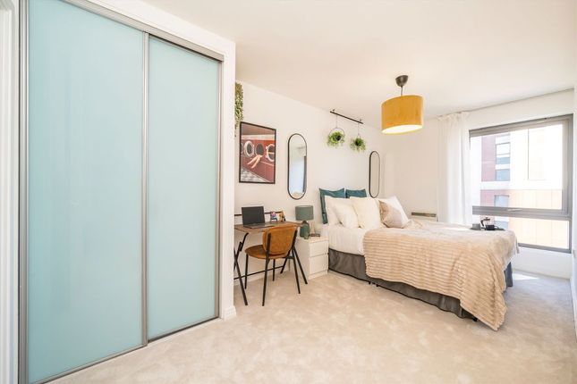 Flat 72, Trentham Court, Victoria Road, London photo 4