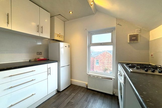 Flat to rent in 32 Roseneath Road, Manchester