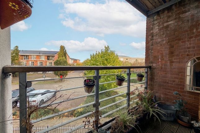 3 Emerald Crescent, Southampton photo 3