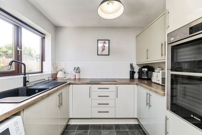 10, Brockadale Avenue, Pontefract photo 2