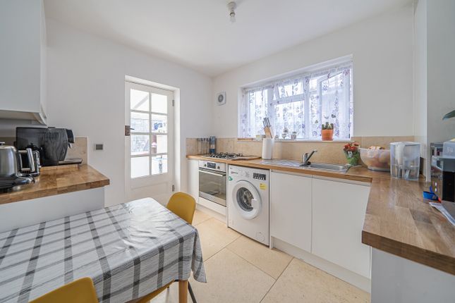 10, Abbots Way, Hampshire photo 3