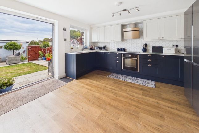 44, Downsway, Shoreham-by-sea photo 2