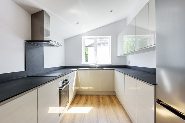 Flat 2, 61, Cambridge Grove Road, Kingston Upon Thames photo 3