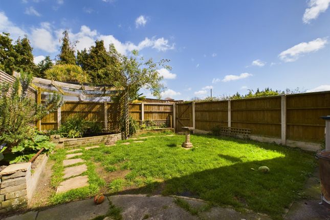 319, Hithermoor Road, Surrey photo 3