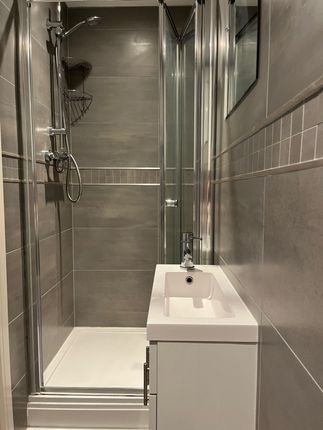 A Stunning And Modern 1 Bedroom Apartment