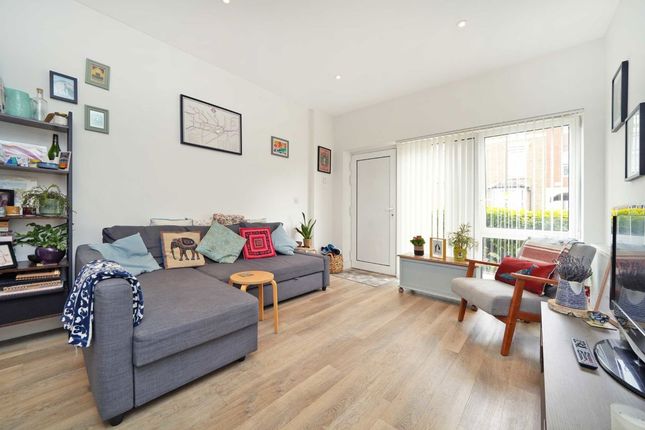 4 Mulholland House, 77, Hartfield Road, London photo 3